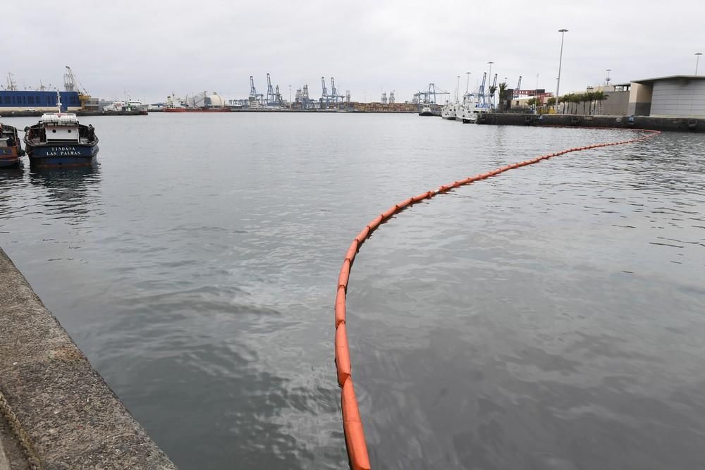 Vertido de 3.000 litros de residuos de combustibles en el Puerto de La Luz