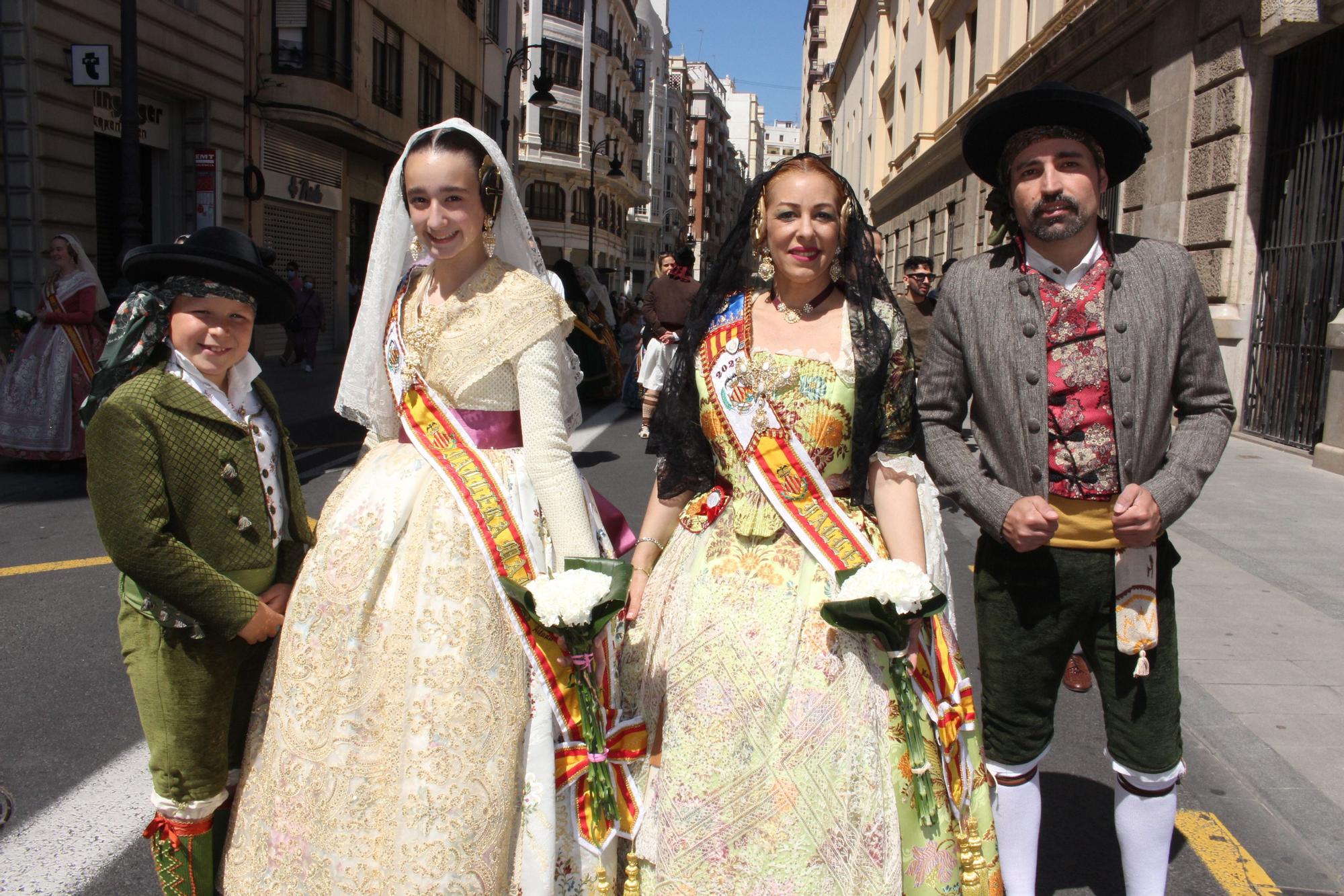 El desfile de falleras mayores en la Ofrenda a San Vicente Ferrer