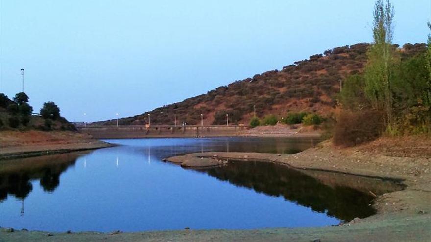 Los alcaldes del área de Tentudía buscan la forma de ahorrar agua