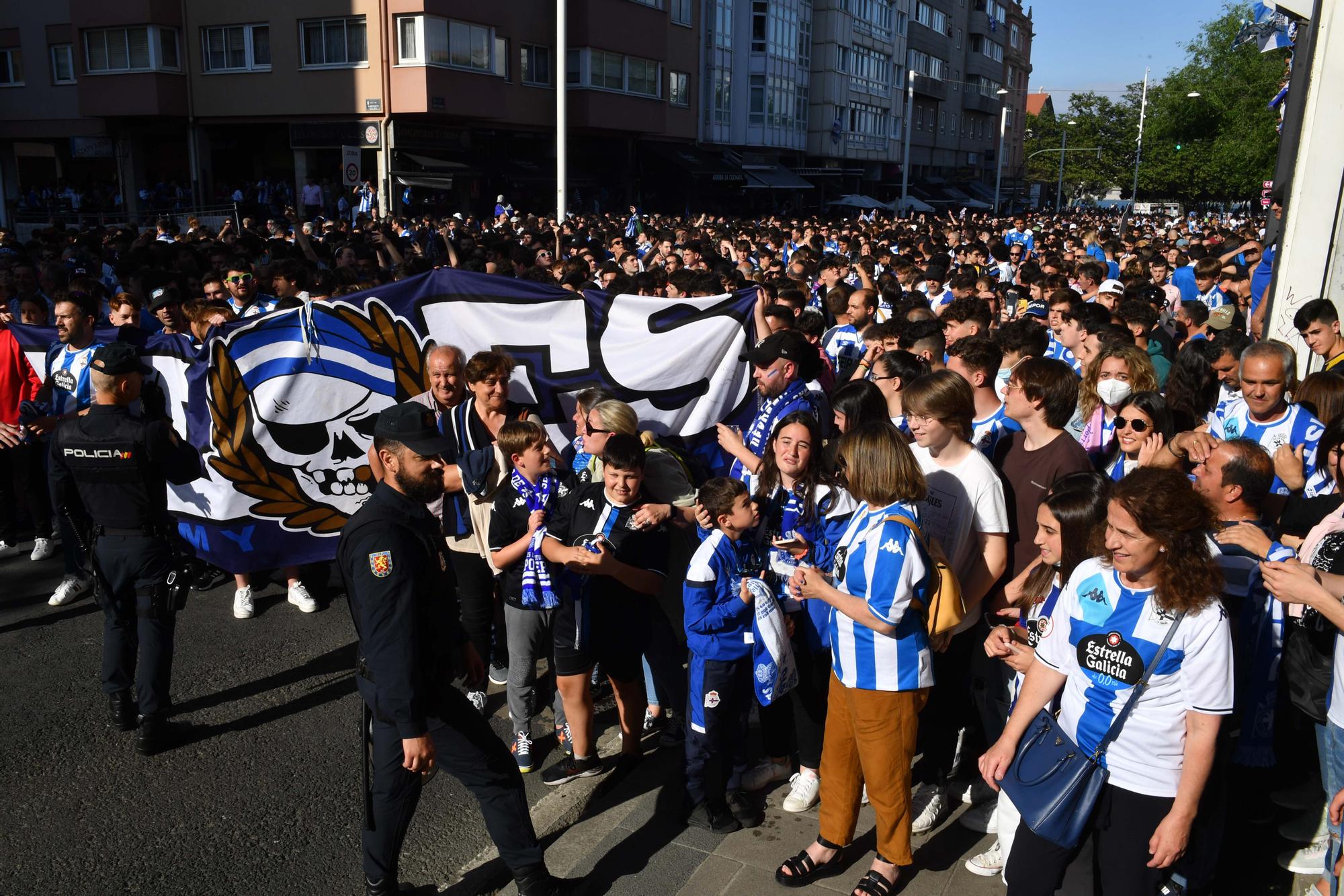 Recibimiento al Deportivo antes del partido frente al Linares