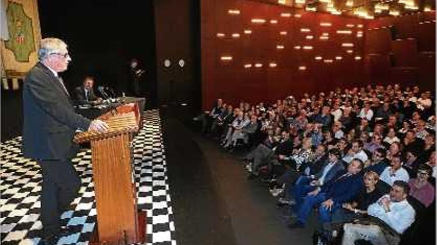 Josep Lloveras fa el pregó de la Festa Major de Banyoles