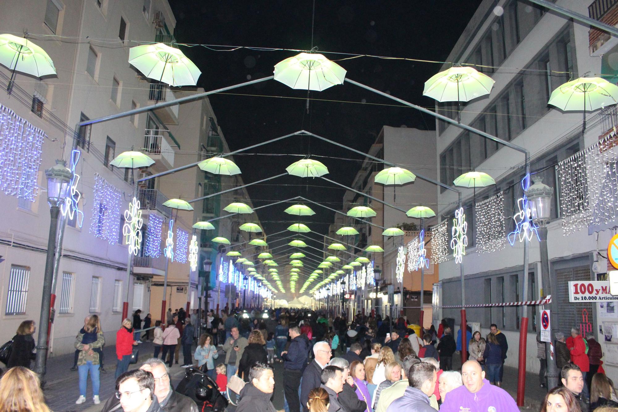 Galería nostálgica de las calles iluminadas en Fallas (2010-2020)