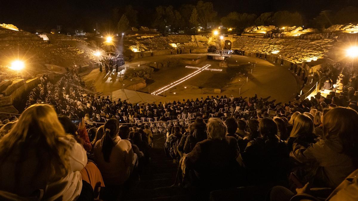 Vía Crucis en el anfiteatro romano de Mérida