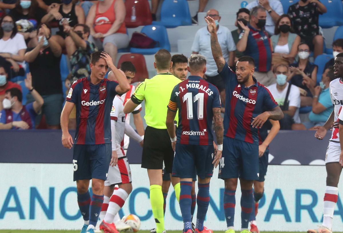 Levante UD - Rayo Vallecano en imágenes