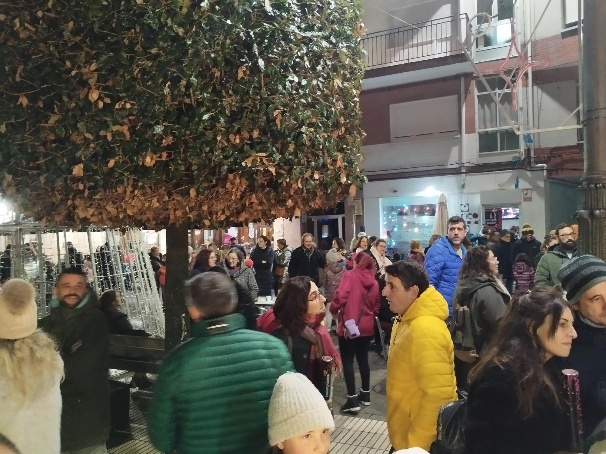 El divertido encendido del alumbrado navideño en Llanera, en imágenes