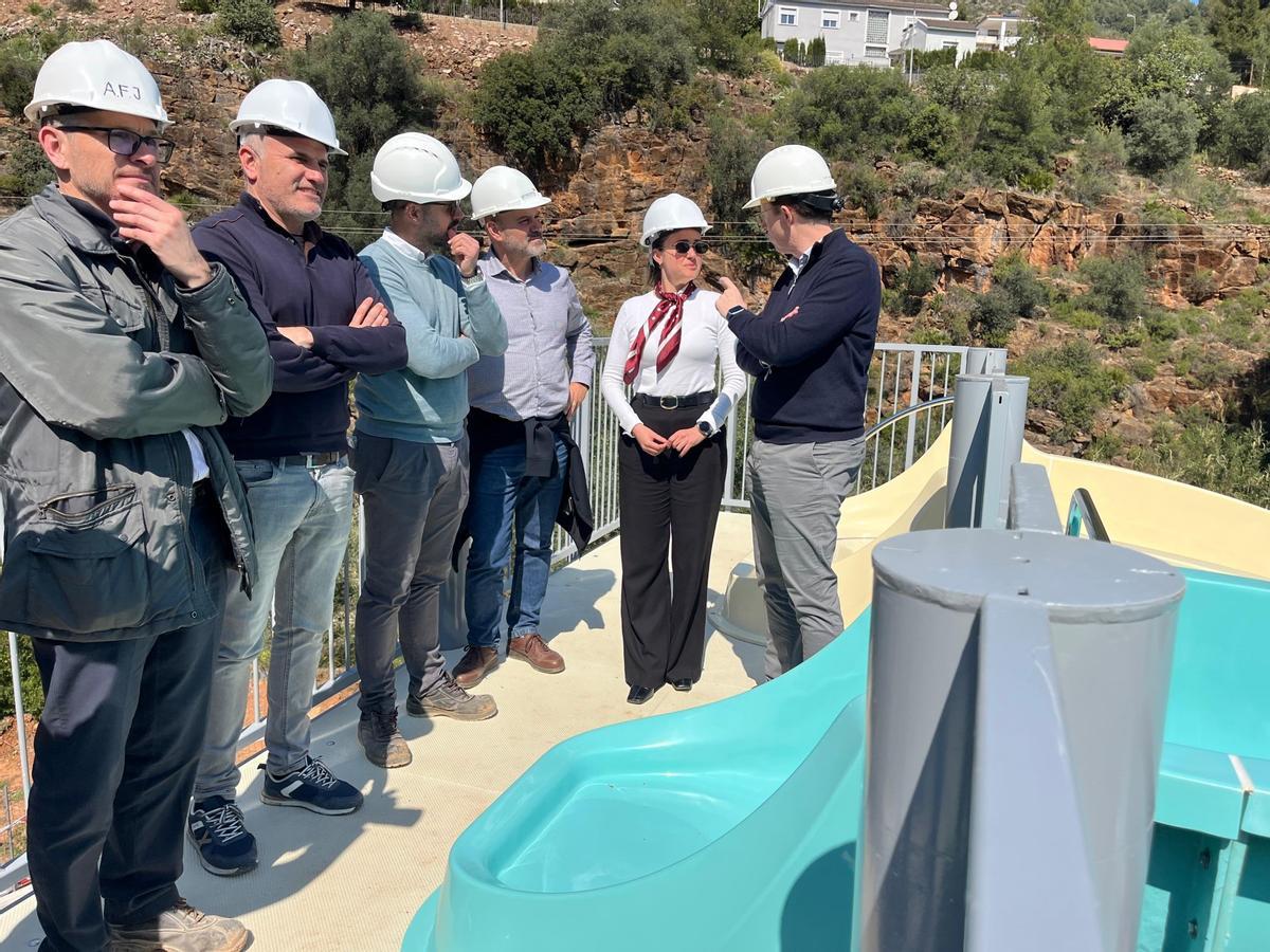 El Ayuntamiento de la Vall d’Uixó ha realizado esta mañana una visita técnica de obras al nuevo parque acuático, que ya se encuentra en torno al 50% de ejecución.
