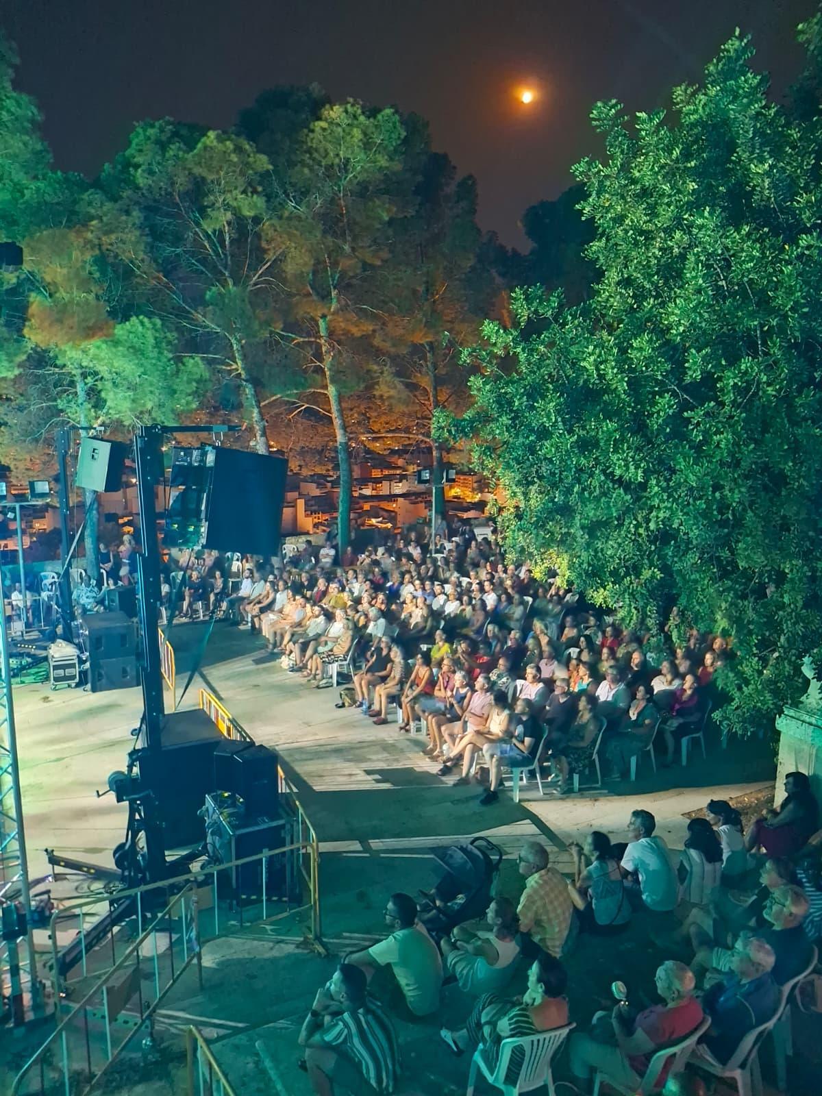 Una fantástica atalayha musical. El público se emocionó con la música de Luar Na Lubre