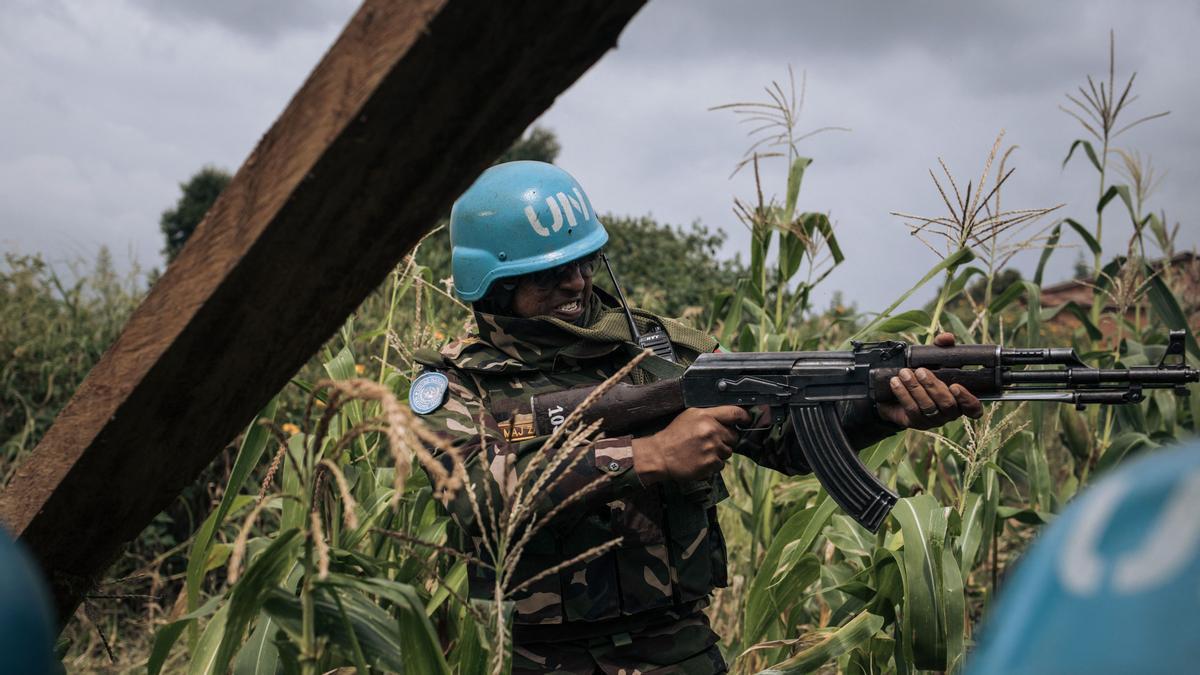 Un militar de Naciones Unidas dispara contra la milicia de Codeco tras su ataque a miembros de la Cruz Roja en Ituri, República Democrática del Congo