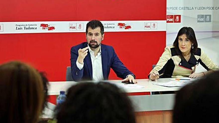 Luis Tudanca y Ana Sánchez, durante el Comité Electoral.