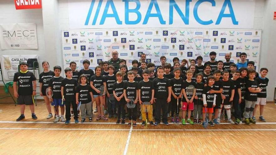 Baloncesto y bádminton son dos de las escuelas más numerosas. // Bernabé/Cris M.V.