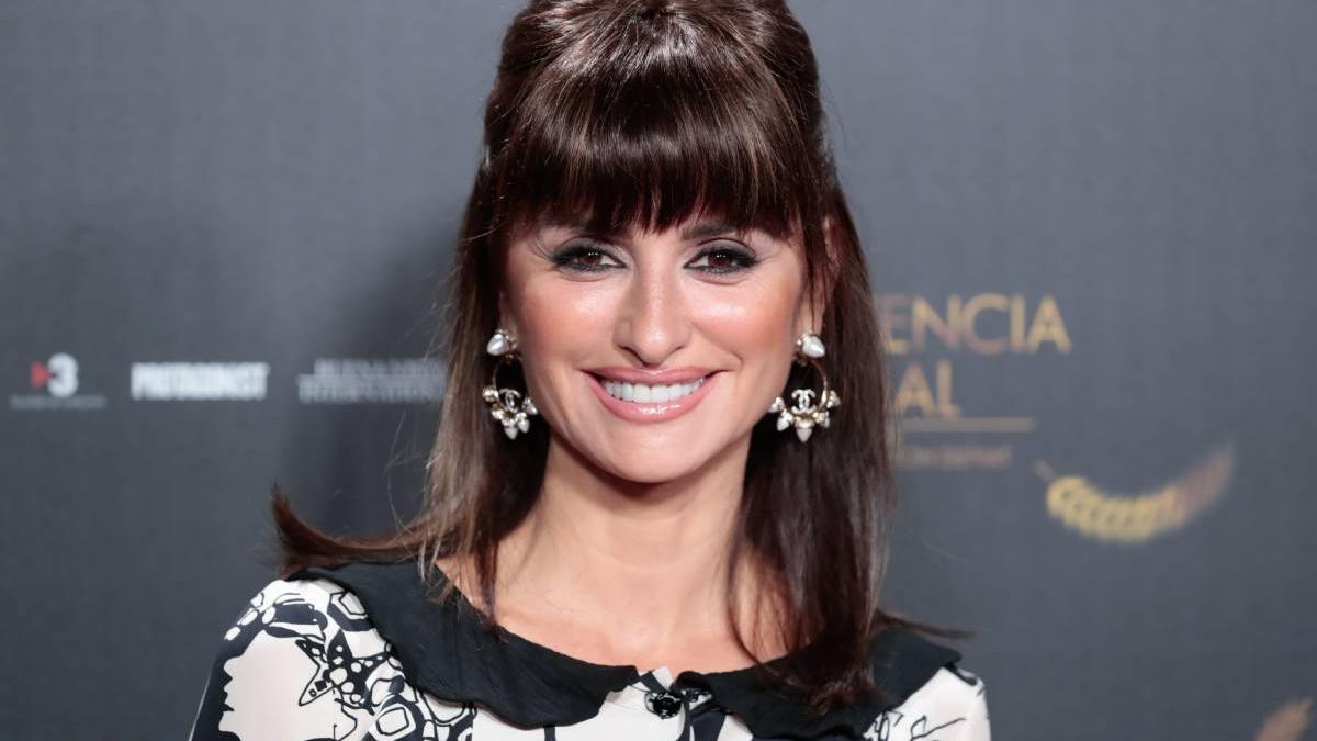 Penélope Cruz con media melena y flequillo