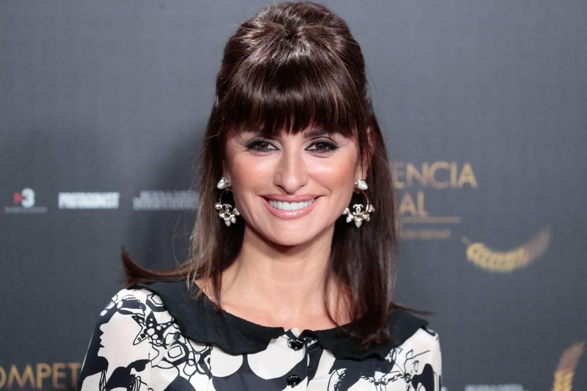 Penélope Cruz con media melena y flequillo