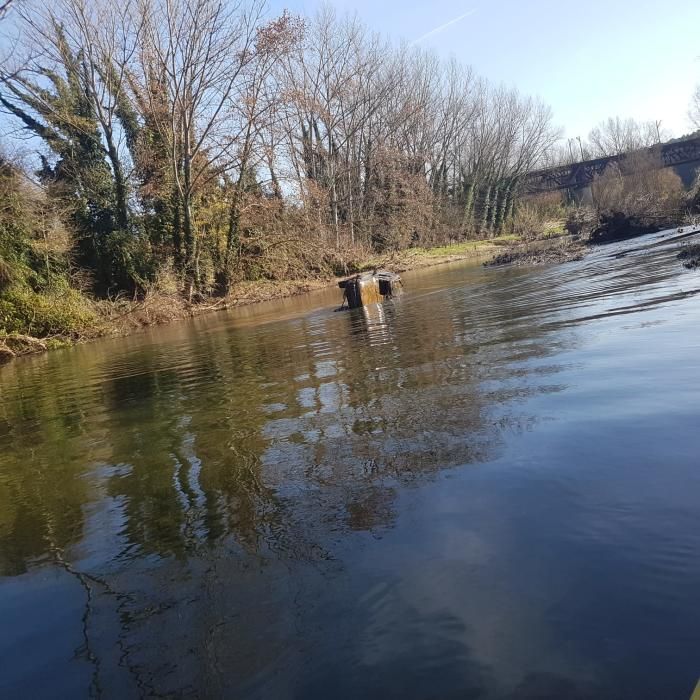 Els treballadors del Kayak del Ter van retirar ahir el vehicle localitzat el juliol