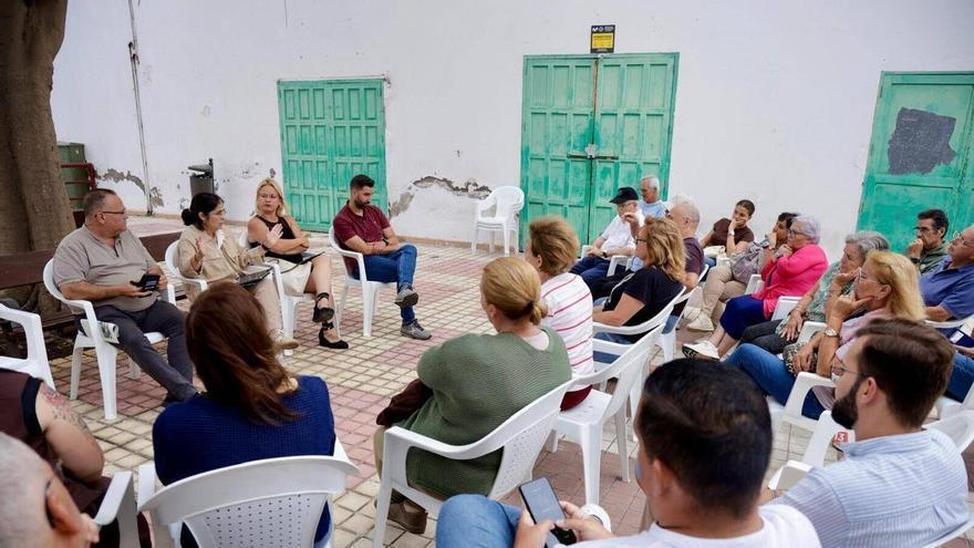 Tenoya reclama más accesibilidad y limpieza en un encuentro con Carolina Darias