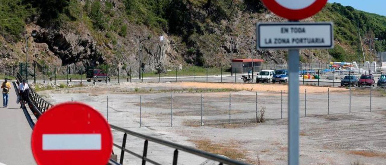 Entrada al puerto del Gayo, con el futuro aparcamiento a la derecha de la imagen.