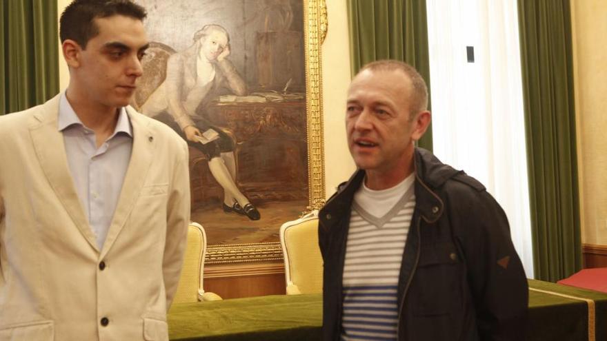 Javier Pardo y Gonzalo Díaz en el salón del actos del Ayuntamiento