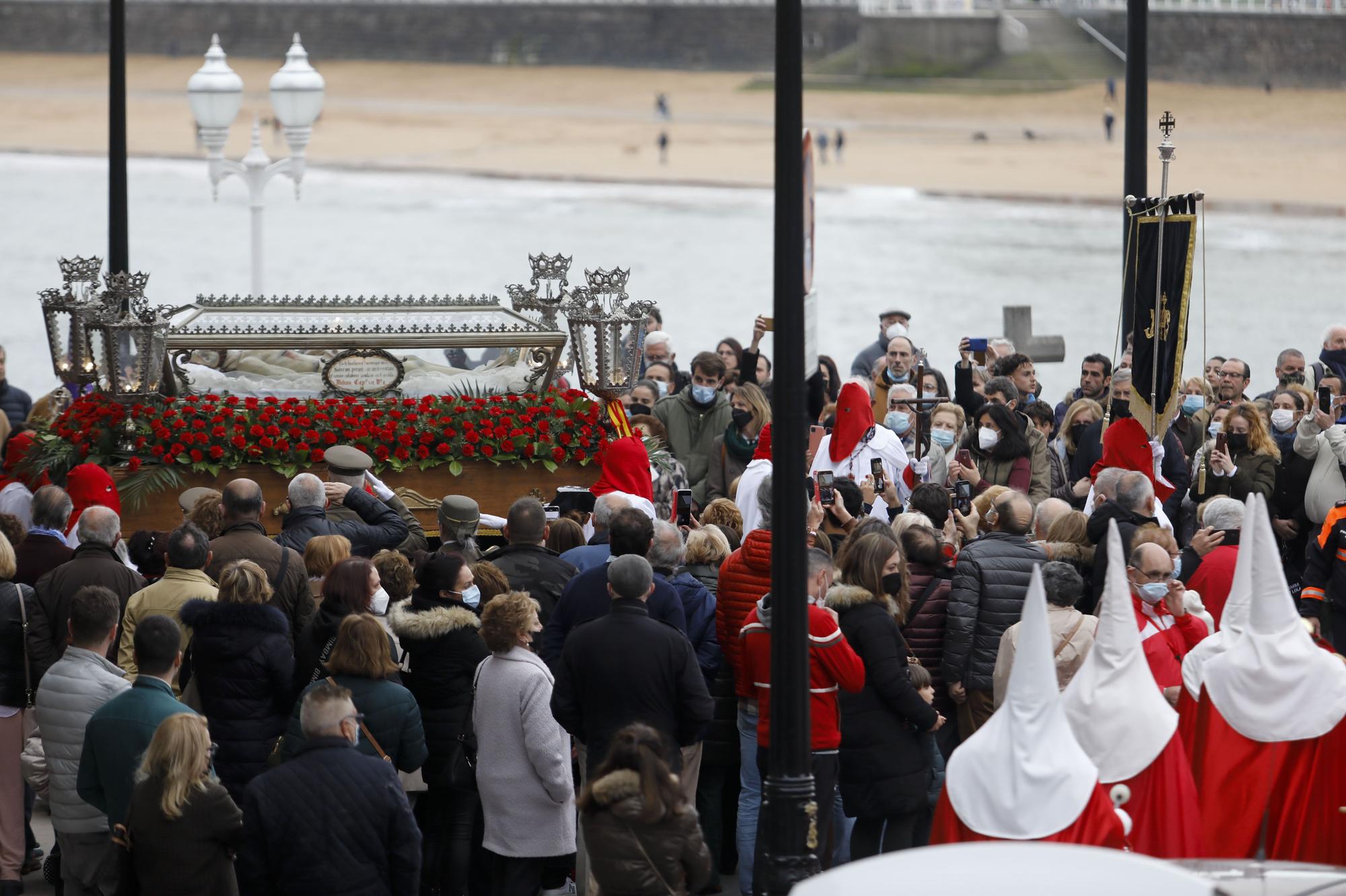 En imágenes: La procesión del Viernes Santo en Gijón