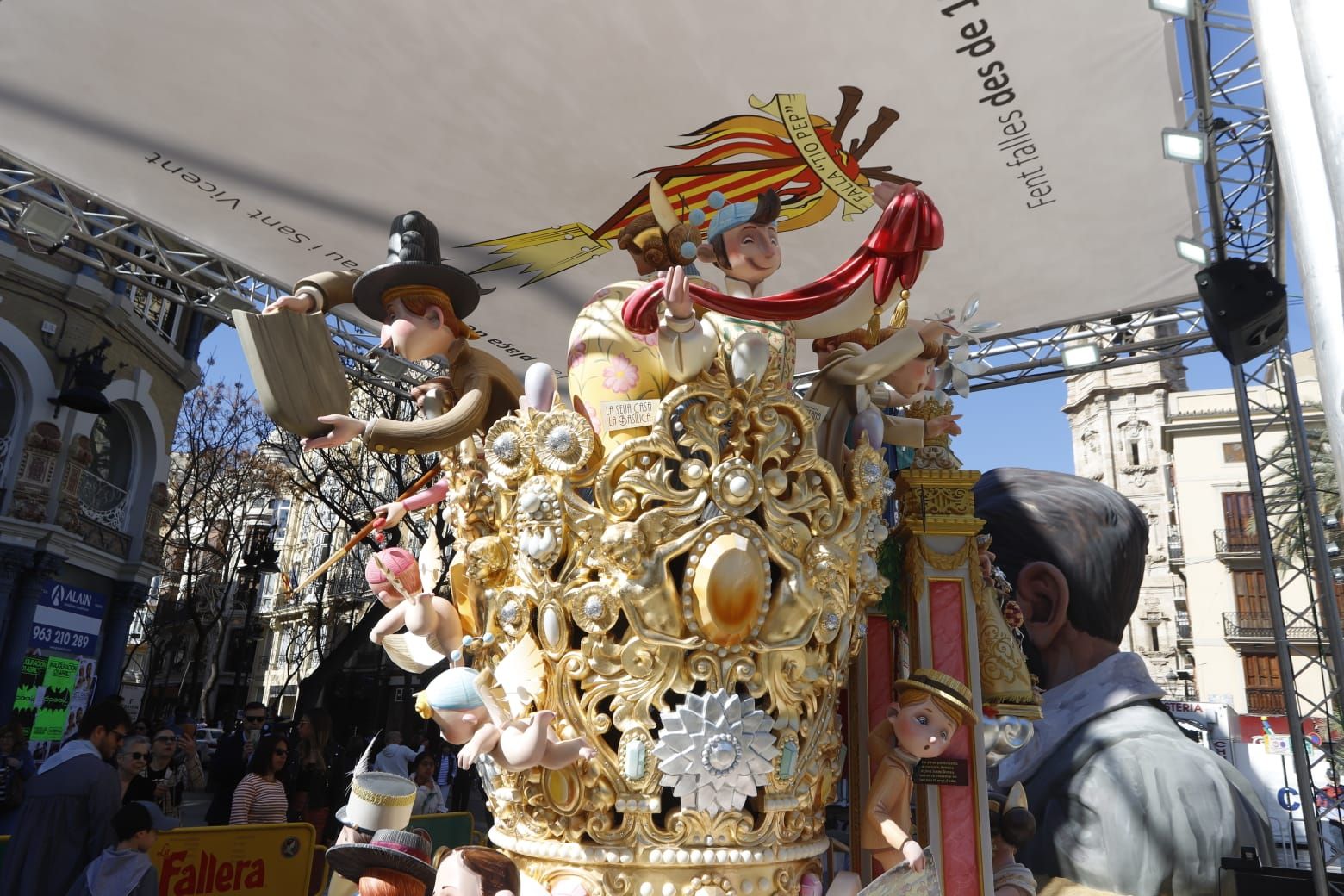 La Falla Reina-Paz, dedicada al centenario de la coronación