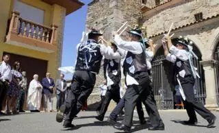 El pueblo de Zamora que honra a su patrón con danzas guerreras
