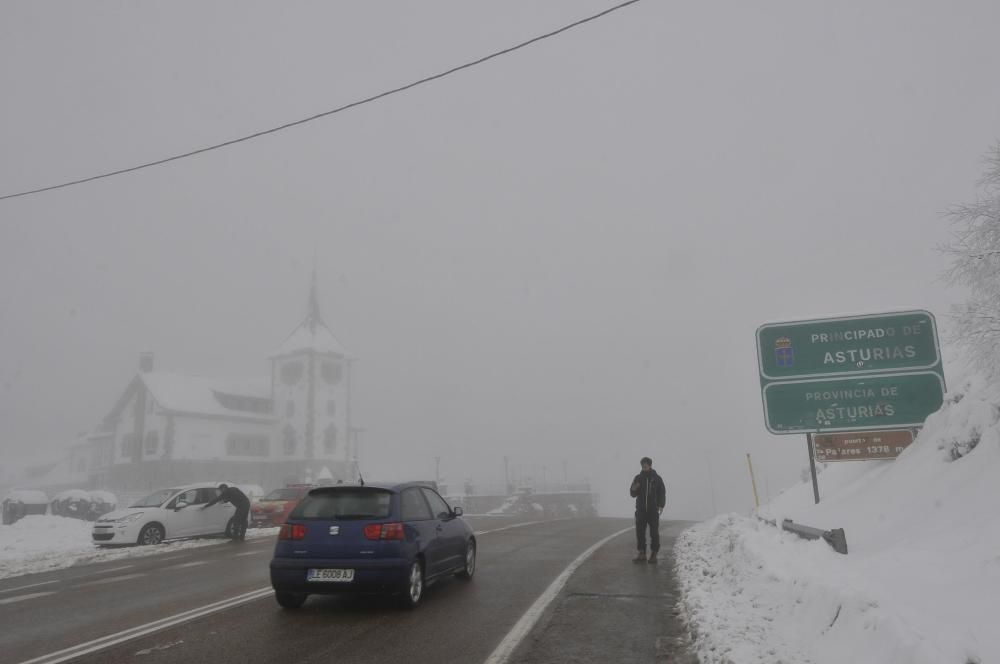 Las primeras nieves del otoño en Asturias