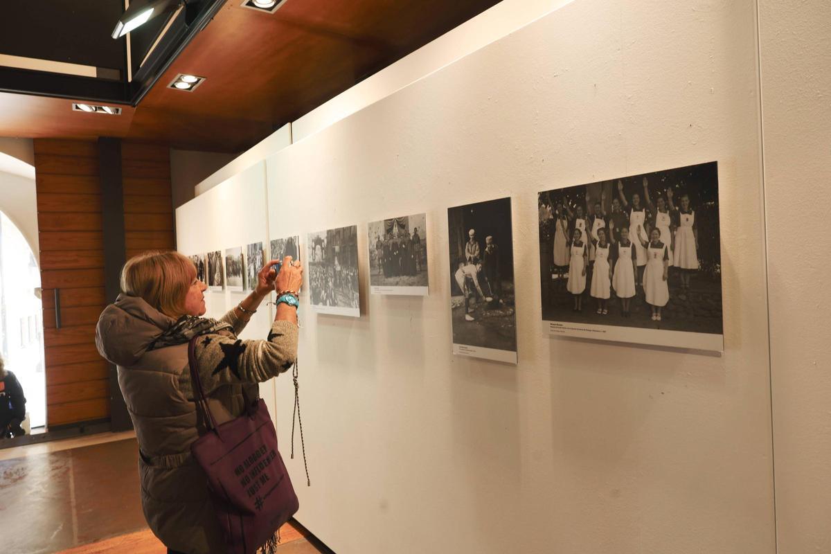 En imágenes: Inauguración de la exposición "Memoria fotográfica de la Asturias franquista"