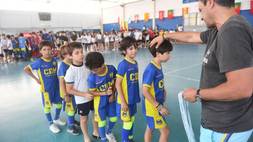 Entrega de medallas ayer en Compañía de María. |  // CARLOS PARDELLAS