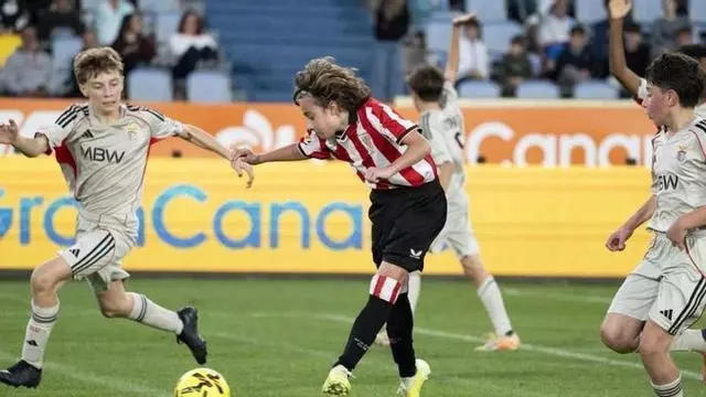 Historia Futures: Aran Aparicio, el ‘10’ del Athletic con ADN Barça y devoción por Messi