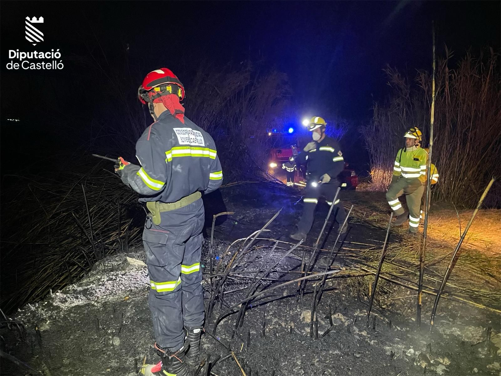 Incendio de vegetación en el riu Millars