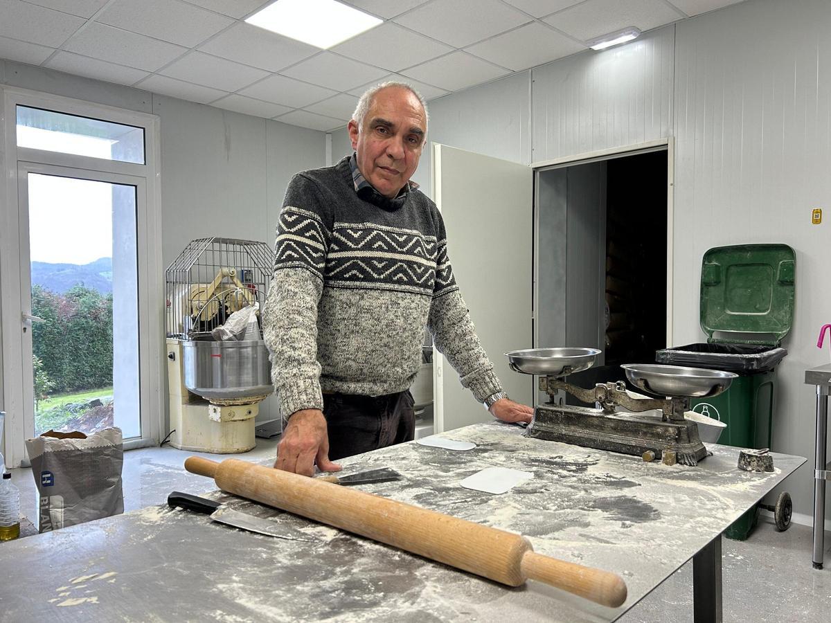 EN IMÁGENES: Luis Manuel Peláez, el último panadero de Salas que no quiere dejar de amasar