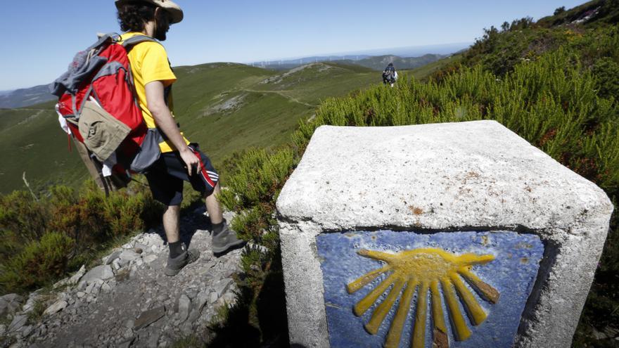 Tineo renueva la señalización del Camino Primitivo con una inversión de 42.991 euros