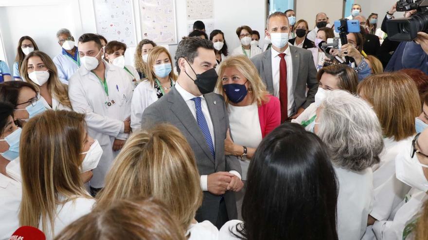 Juanma Moreno y Ángeles Muñoz, en un acto en San Pedro Alcántara.