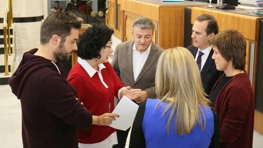 Los portavoces de todos los grupos ayer en el pleno que aprobó los presupuestos de la Diputación.