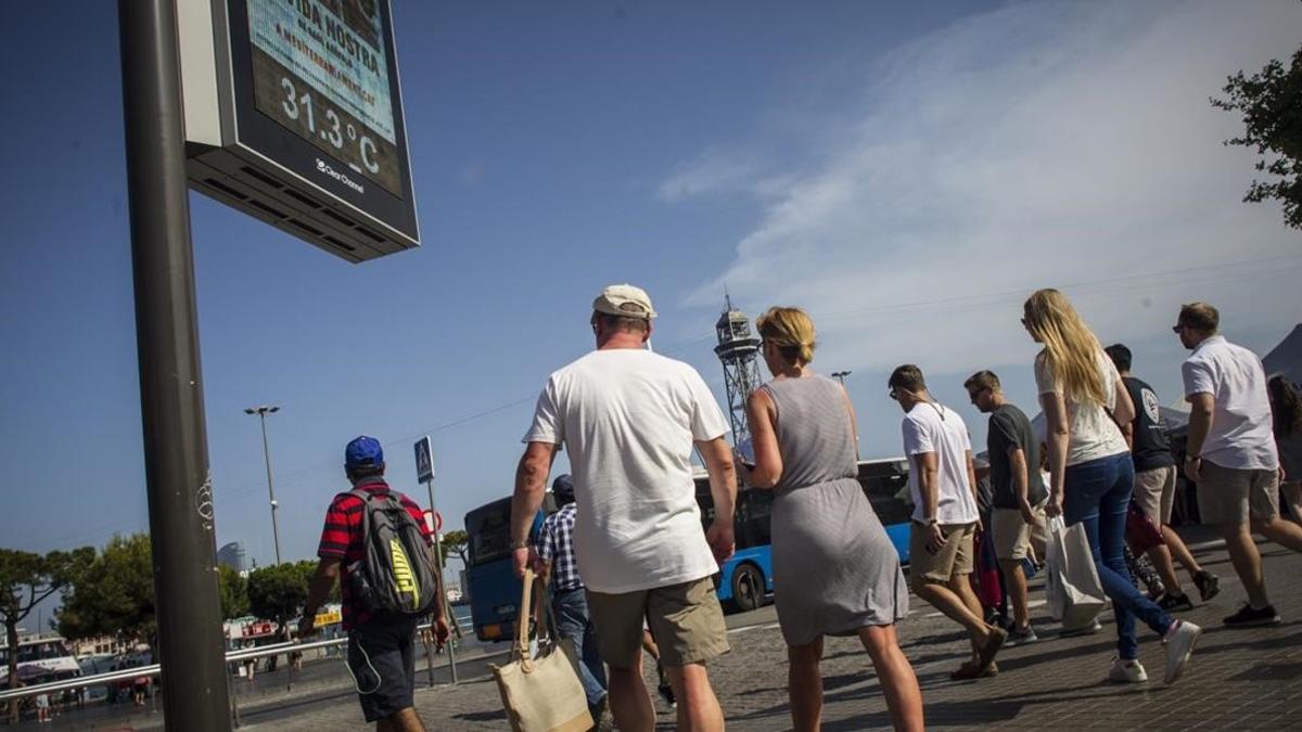 La zona del Port Vell, a más de 31 grados de temperatura.