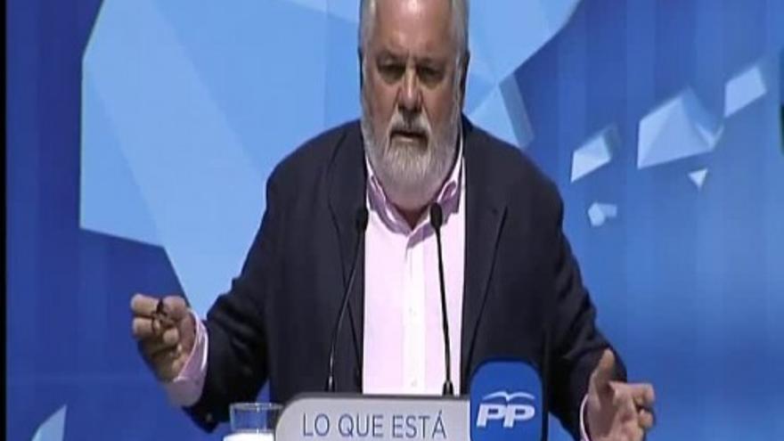 &quot;La política social del PSOE: mucho eslogan, mucha propaganda, nada dentro&quot;