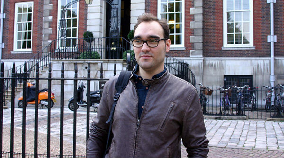 Un jove espanyol, amb dues carreres i un màster, netaja vàters a Londres.