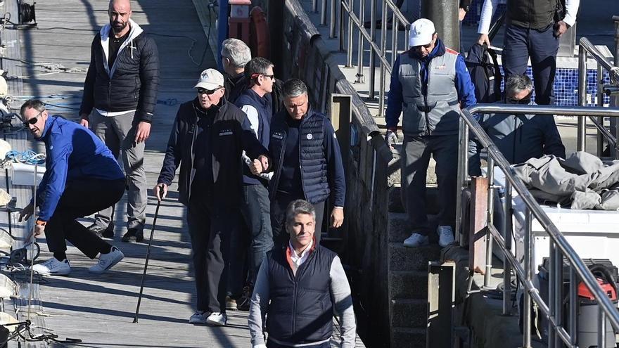 Primera salida al mar del Rey Emérito, al que ya acompaña su hija