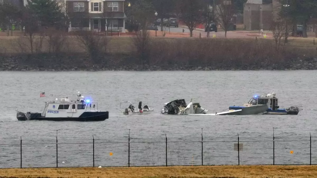 Un solo controlador aéreo hacía el trabajo de dos cuando se produjo el accidente de Washington