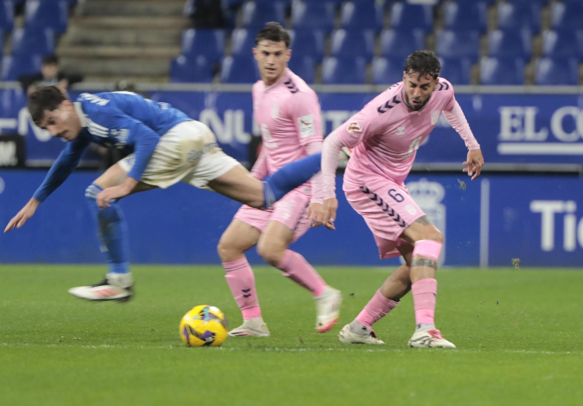 El Eldense logra rascar un punto ante el Oviedo con polémica arbitral (0-0)