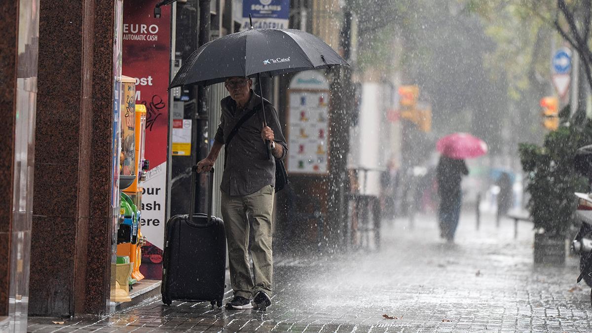 Aguacero en el barrio de Les Corts de Barcelona