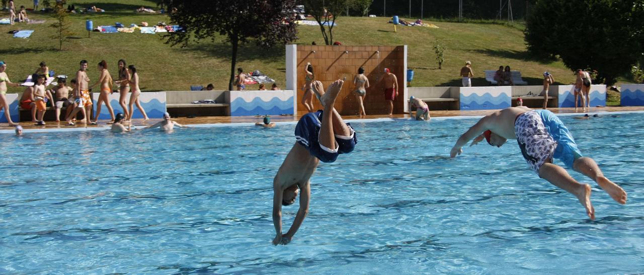 Bañistas en las piscinas de Pénjamo cuando estaban abiertas