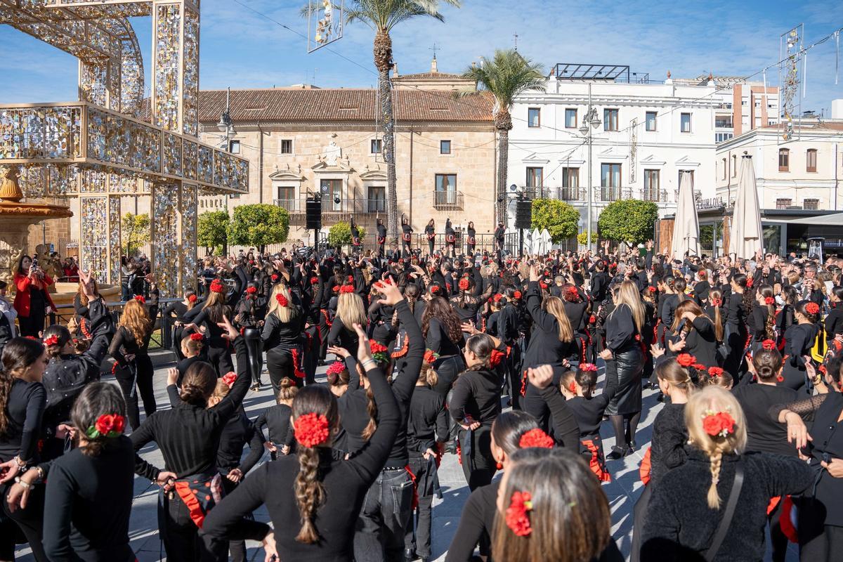 El baile flamenco se apodera de la capital extremeña.