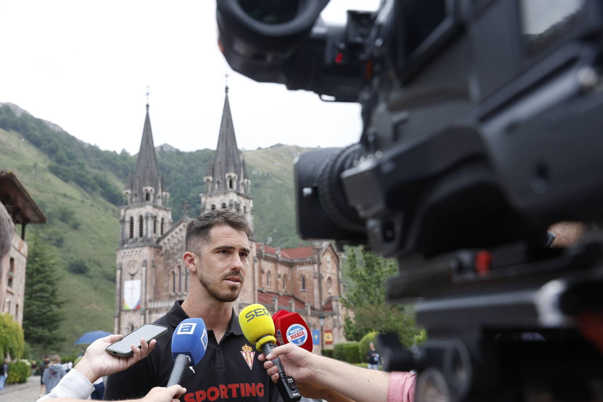 EN IMÁGENES: Visita del Sporting a La Santina en Covadonga