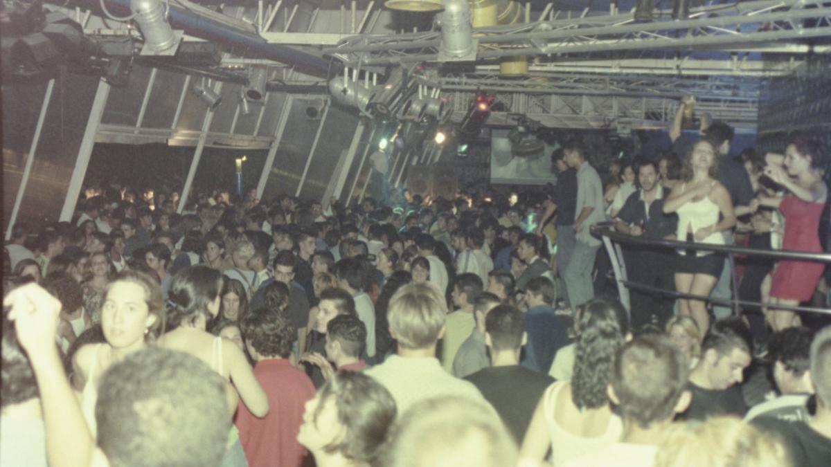 Discoteca Bananas en los 90. ¿Conoces a alguien?