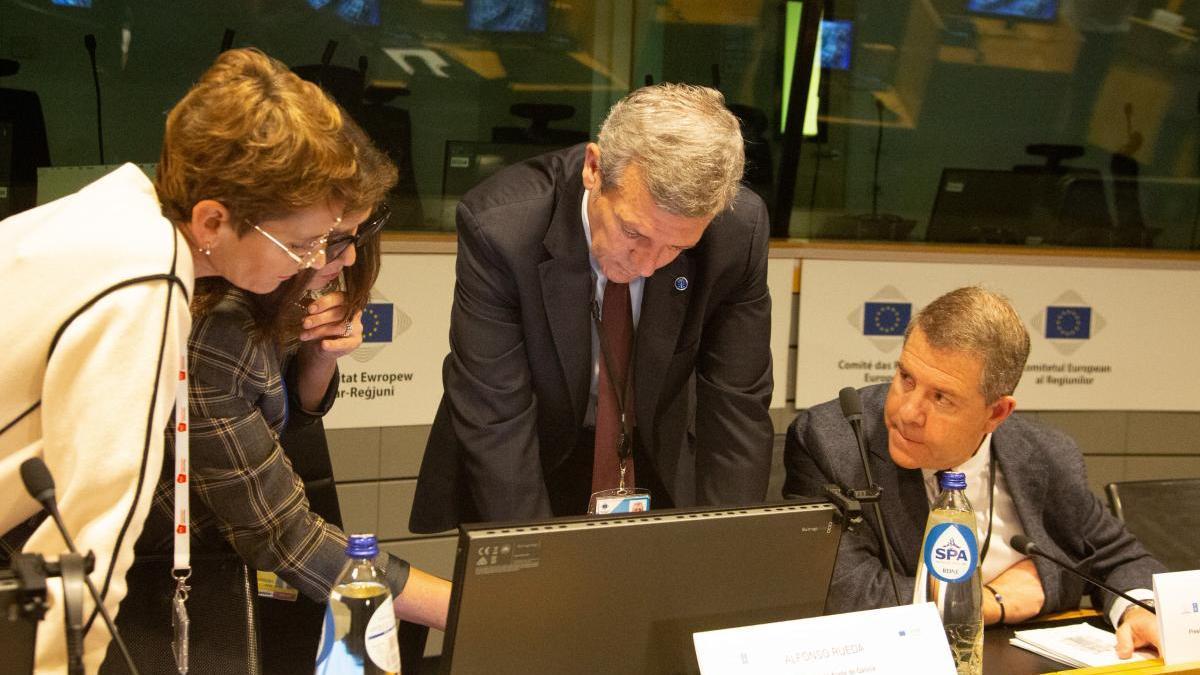 Chivite, junto a Rueda y Page, ayer, en la reunión en Bruselas.