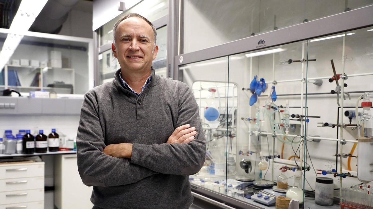 Diego Peña, director científico del CiQUS de la USC, en uno de los laboratorios del centro.