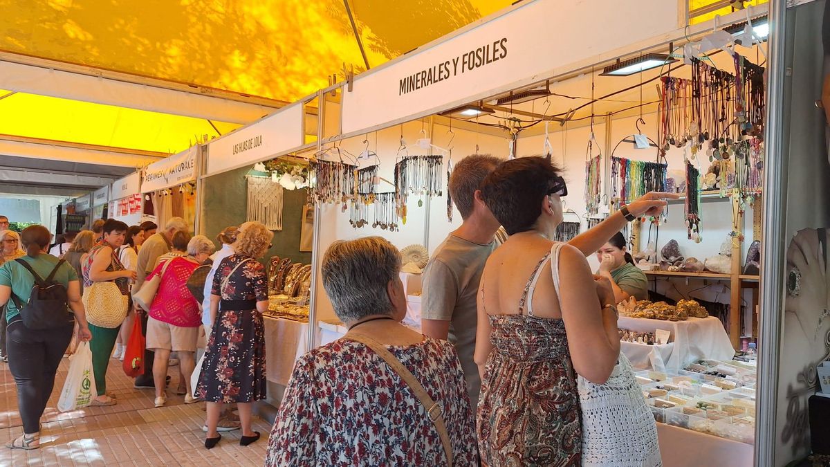 Feria Agroalimentaria y Artesanal en el paseo de Cánovas.