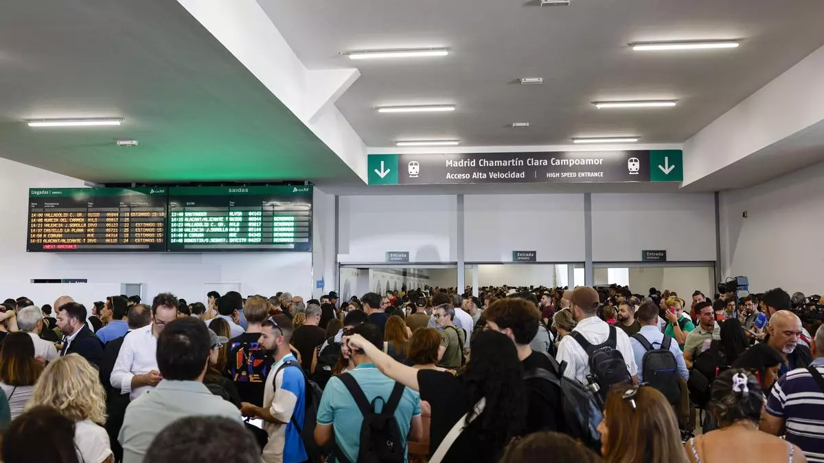 Interrompuda la circulació d'alta velocitat a Chamartín per falta de tensió