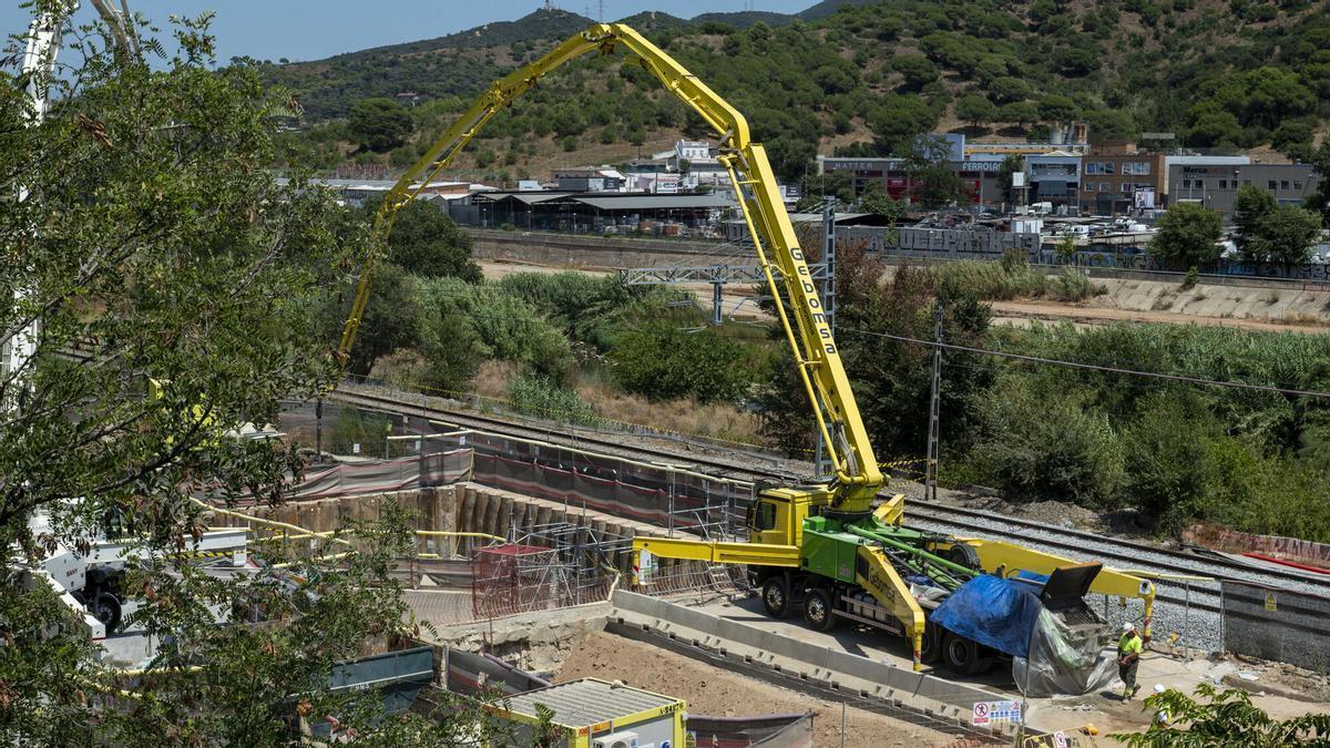 Así se formó el socavón de las obras de soterramiento del tren de Montcada i Reixac