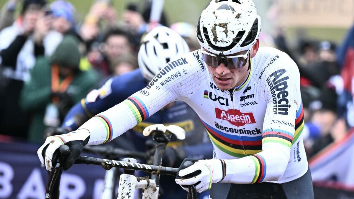 Van der Poel, intratable en ciclocrós