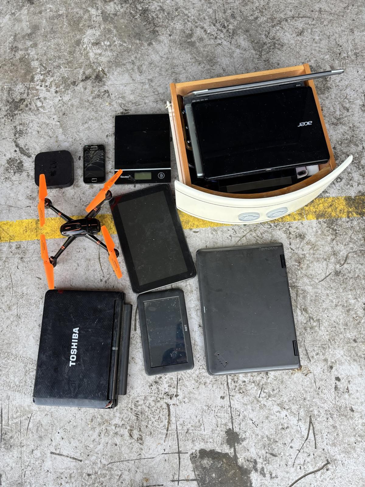 Part del material comissat durant el dispositiu policial